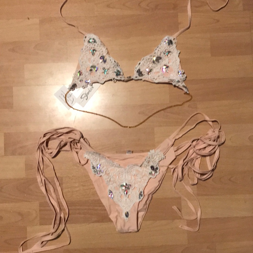 Swim top and bottom. Medium size. Brand new.